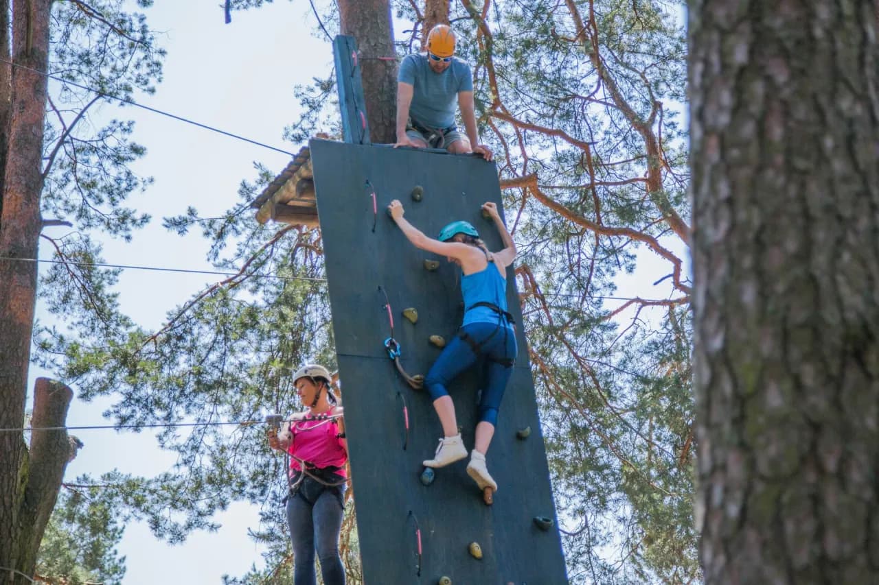 Park linowy Spychowo - emocjonujące trasy i niezapomniane przygody