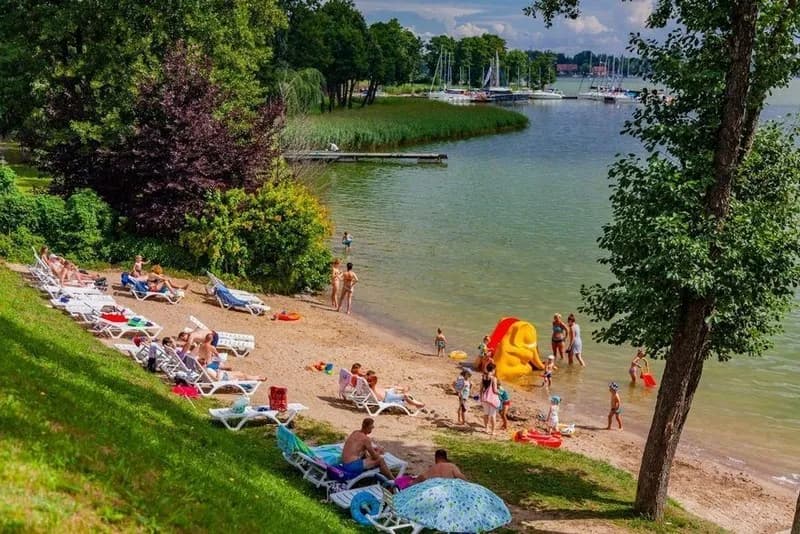 Gdzie nad jezioro z dzieckiem? Najlepsze miejsca na rodzinny wypoczynek