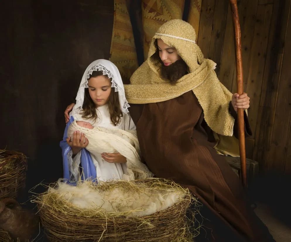 Jak zrobić strój Maryi na jasełka - proste kroki i materiały